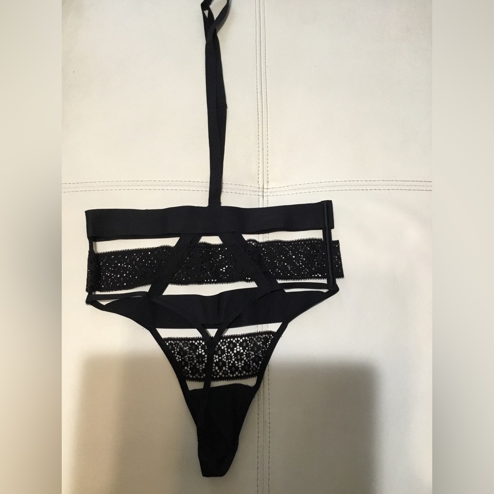 Victoria’s Secret lace thong with neck strap size m 170/72A